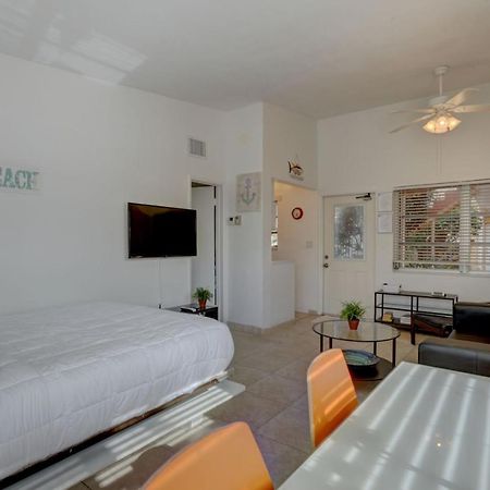 Aloha Escape Pompano Beach Apartment Bagian luar foto