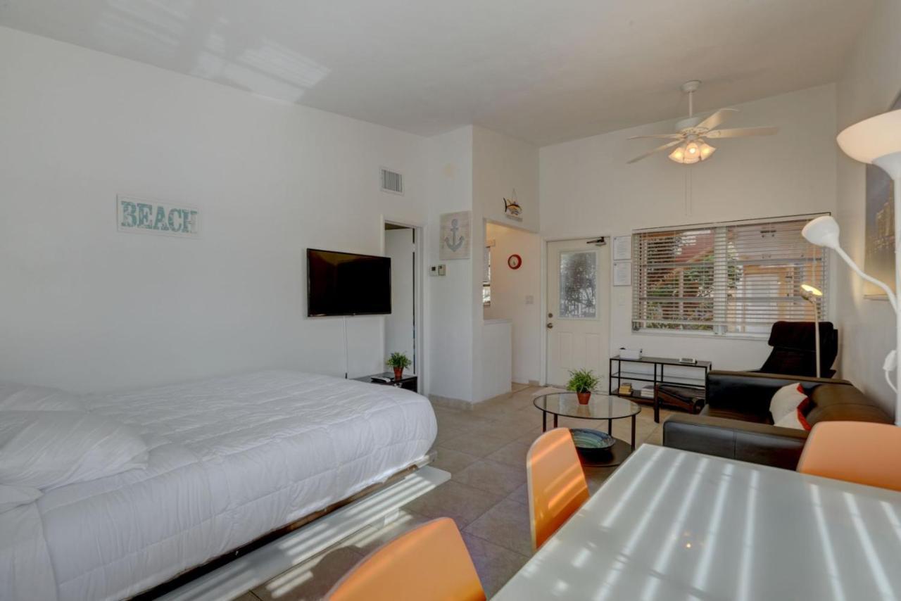 Aloha Escape Pompano Beach Apartment Bagian luar foto