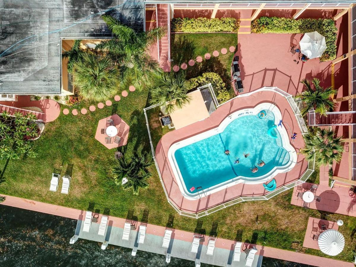 Aloha Escape Pompano Beach Apartment Bagian luar foto