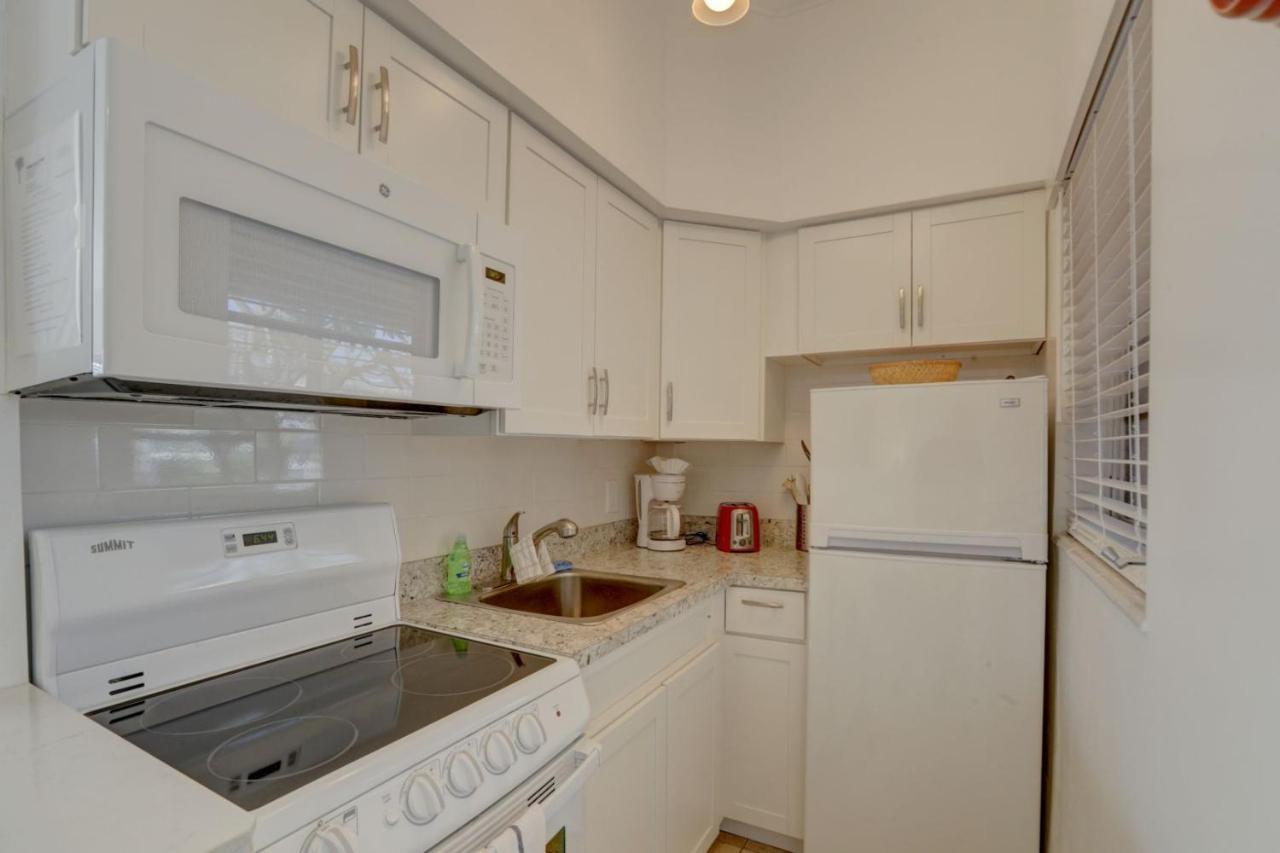 Aloha Escape Pompano Beach Apartment Bagian luar foto
