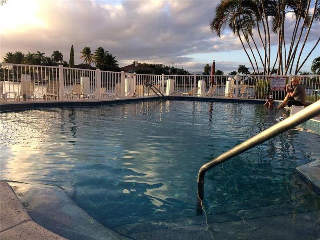 Aloha Escape Pompano Beach Apartment Bagian luar foto
