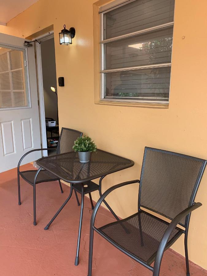 Aloha Escape Pompano Beach Apartment Bagian luar foto